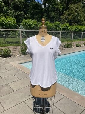Nike Dri-Fit White V-Neck Workout Top Size Large